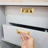  Tay nắm âm tủ bếp màu vàng 