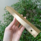  Tay nắm nhôm dạng chữ L màu vàng xước bóng đẹp (cái) 