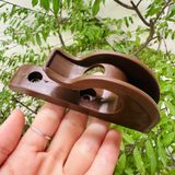  Móc nhựa cây đàn 3 lỗ màu nâu 103mm (Cái) 