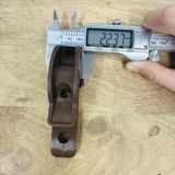  Móc nhựa cây đàn 3 lỗ màu nâu 103mm (Cái) 