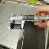  Chốt đỡ kệ nắp nhựa màu đen (Bộ) 