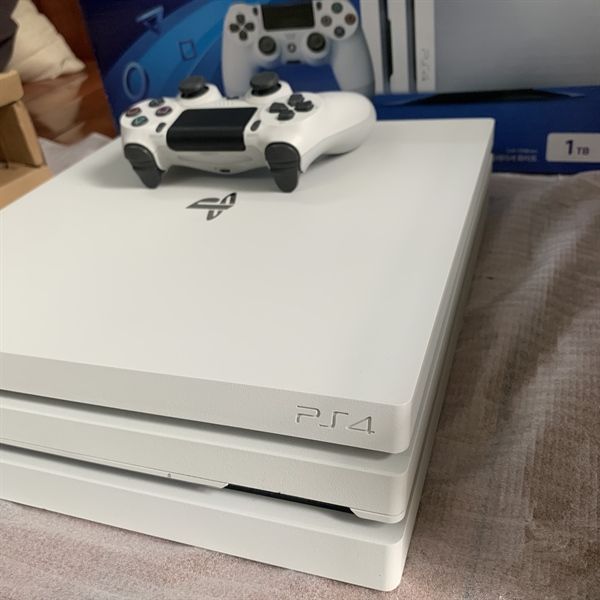 Máy PS4 Pro Màu Trắng CUH 7017B - 2nd Hắc Ám