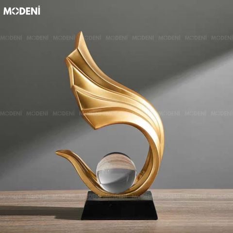 Tượng Celesitial đặt trên bàn làm việc – tone vàng sang trọng kết hợp cầu pha lê