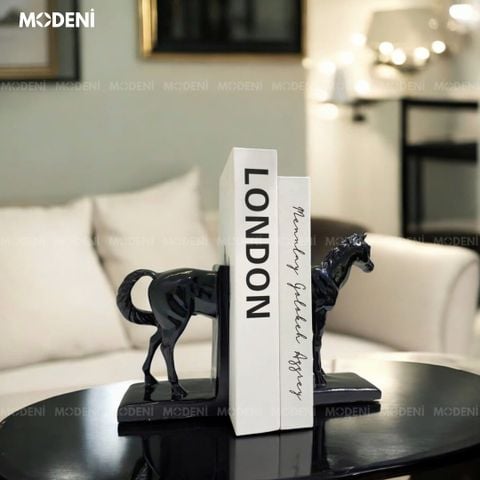 Kệ tủ sang trọng với điểm nhấn là chặn sách Phedra độc đáo