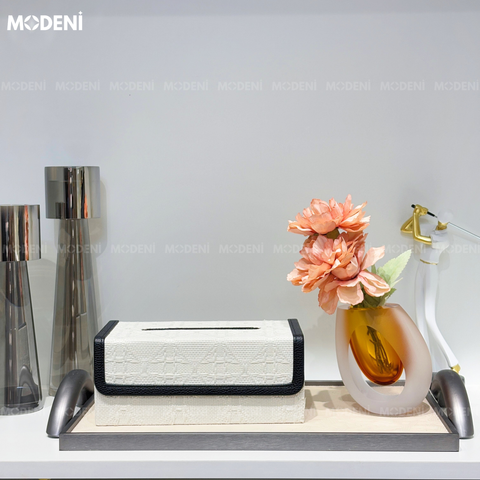 Hộp khăn giấy Luna Viền Đen vải dệt cao cấp phối da PU sang trọng đặt trong phòng khách.