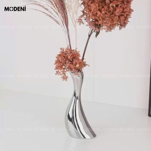 Bình hoa Oliver ánh bạc dáng cong đặt bàn console