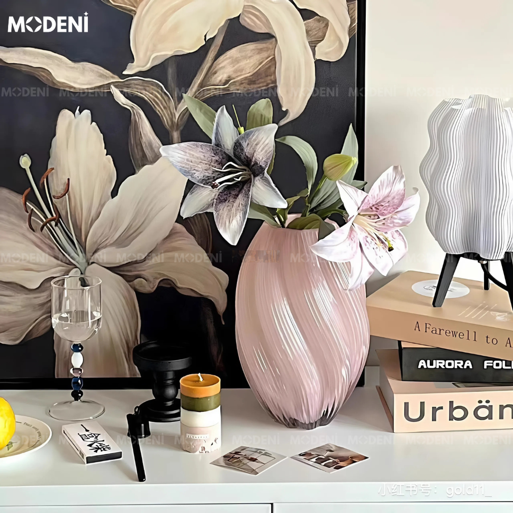 Bình Hoa Binky Thủy Tinh Pastel Hồng Nhạt Cao Cấp – Vân Lượn Mềm Như Sóng Gió Sớm | Decor Góc Chill Dịu Dàng & Tươi Sáng