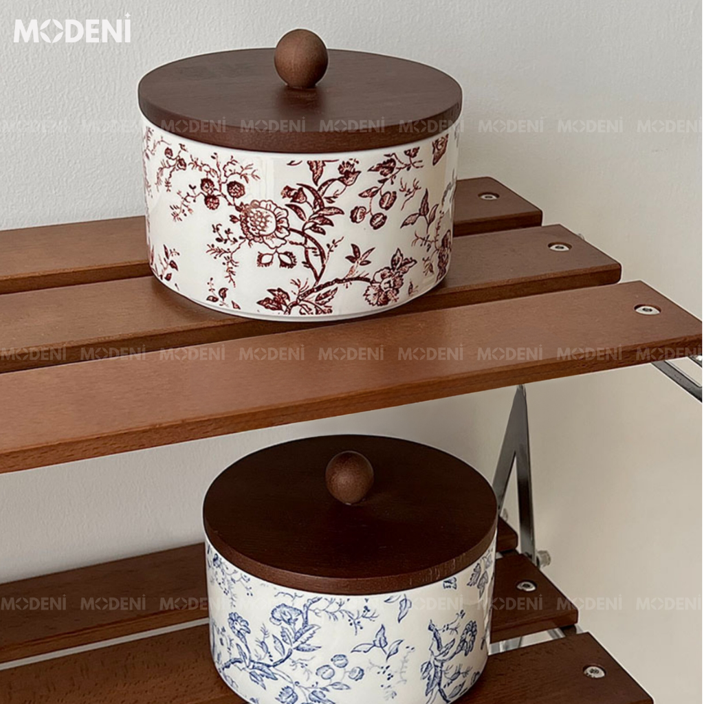 Lọ Đựng Palm Màu Đỏ – Hũ Sứ Nắp Gỗ Đựng Trà Bánh Kẹo – Hoa Văn Cổ Sang Trọng Vintage – Decor Tủ Kệ Đậm Gu