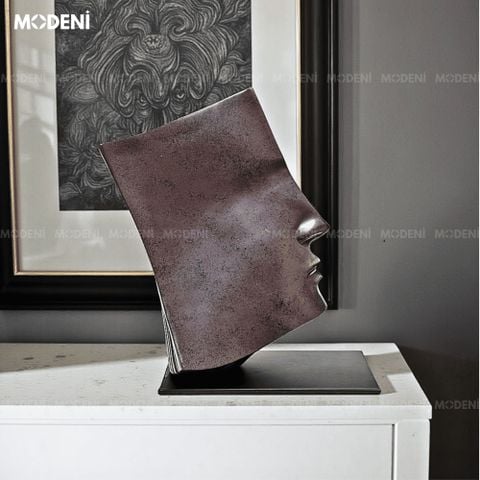 Tượng nghệ thuật MindForm dáng nghiêng – phù hợp không gian phòng làm việc hiện đại.