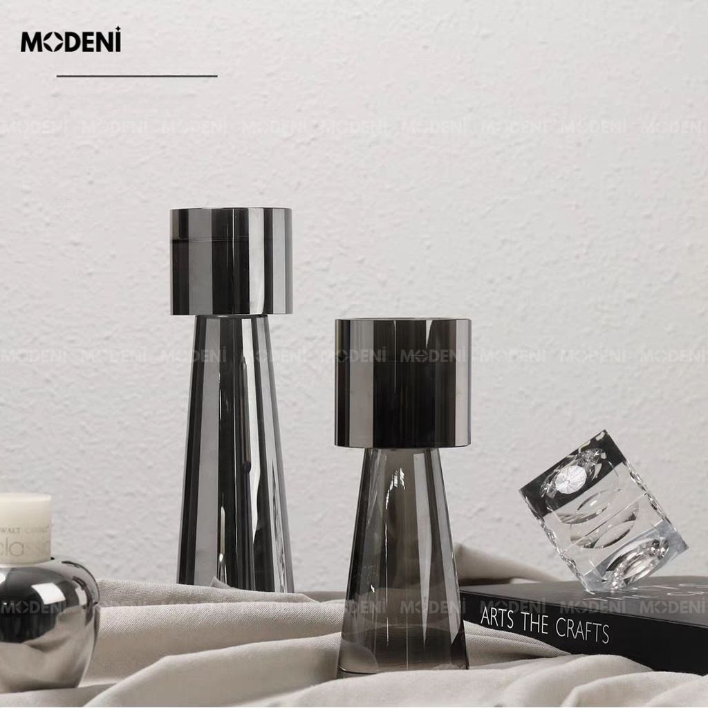 Yuna – Set 3 Chân Nến Trang Trí Pha Lê Màu Khói – Thiết Kế Trụ Hiện Đại Nghệ Thuật – Decor Bàn Tiệc, Kệ Tủ, Biệt Thự Sang Trọng