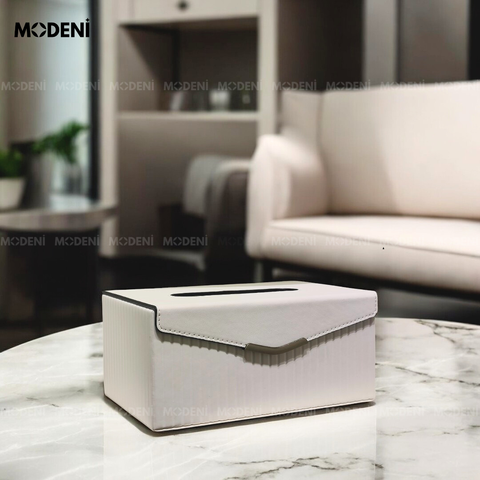 Hộp khăn giấy Derna Leather Luxe da PU cao cấp họa tiết sọc dọc sang trọng đặt trên bàn làm việc.