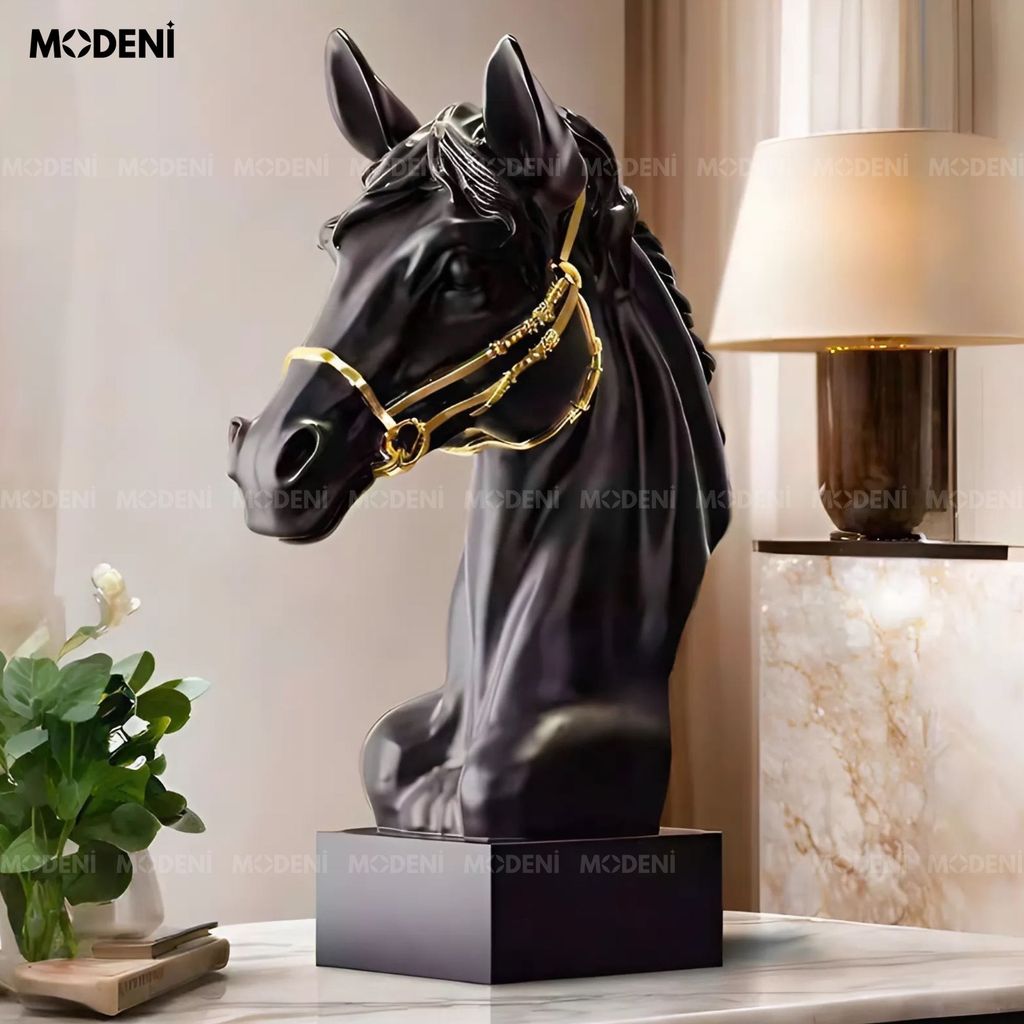 Tượng Trang Trí Draven Ngựa Đen Hoàng Gia – Thiết Kế Đầu Ngựa Sắc Sảo – Dây Cương Vàng Kim Sang Trọng – Decor Bàn Console, Kệ Sách hoặc Văn Phòng Hiện Đại