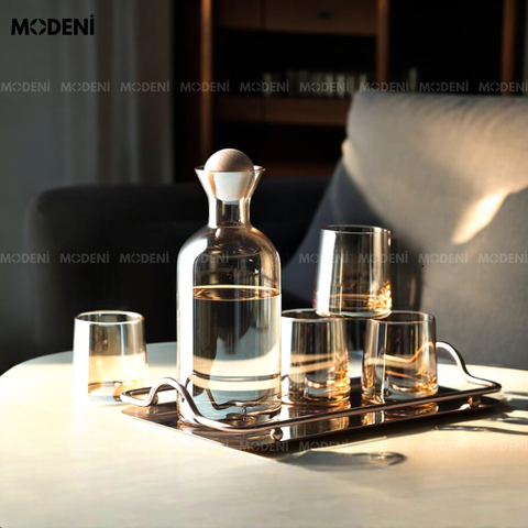Bộ bình nước cao cấp Layla Cam thủy tinh ánh khói đặt trên bàn tiếp khách sang trọng