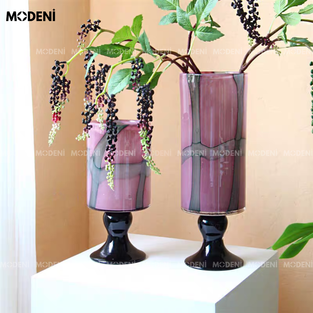 Bình Hoa Thủy Tinh Botanic – Bình Hoa Decor Cao Cấp – Dáng Trụ Chân Đế Đen Sang Trọng – Kích Thước 40.5cm x 14cm, Phù Hợp Kệ Tủ, Bàn Console