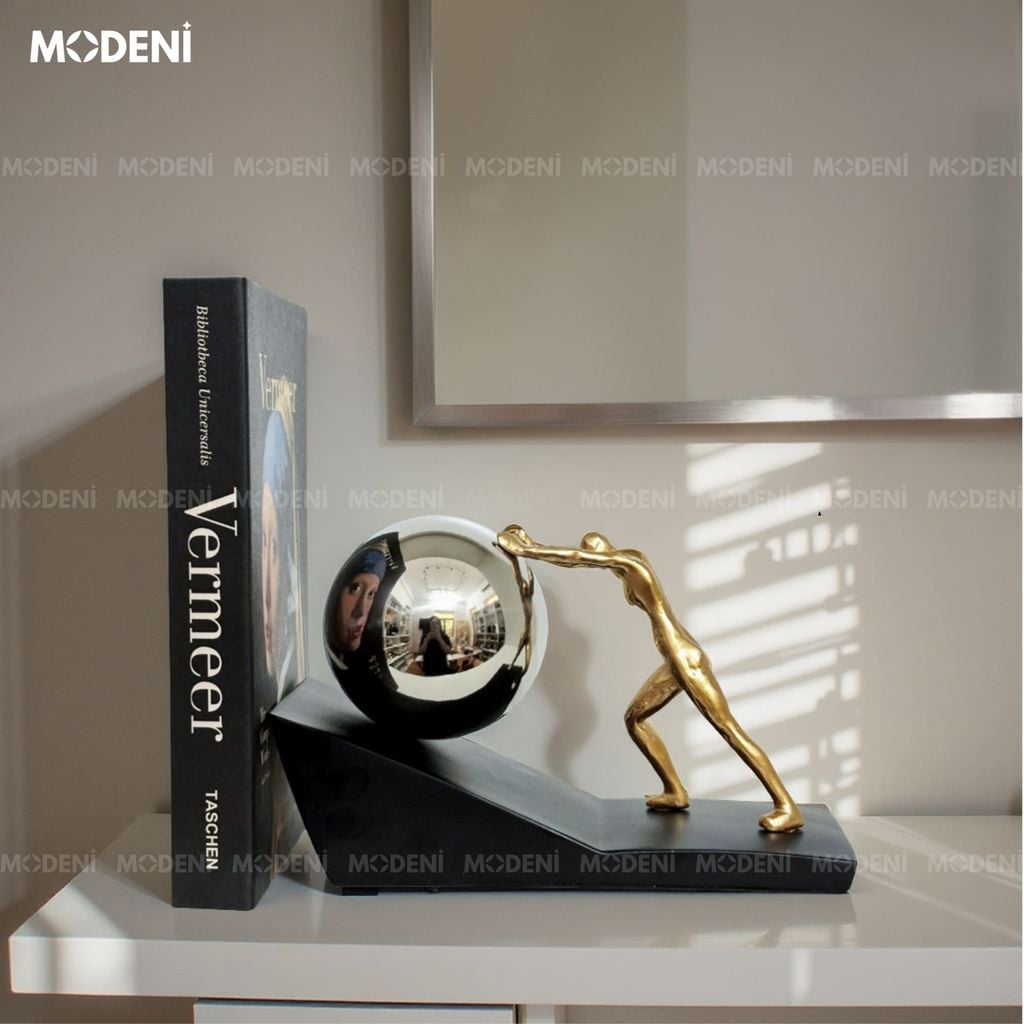 Tượng Trang Trí Strive Hình Người Đẩy Quả Cầu – Biểu Tượng Nỗ Lực – Decor Bàn Làm Việc, Kệ Tủ Hiện Đại