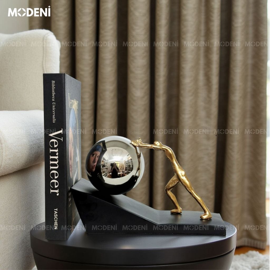 Tượng Trang Trí Strive Hình Người Đẩy Quả Cầu – Biểu Tượng Nỗ Lực – Decor Bàn Làm Việc, Kệ Tủ Hiện Đại