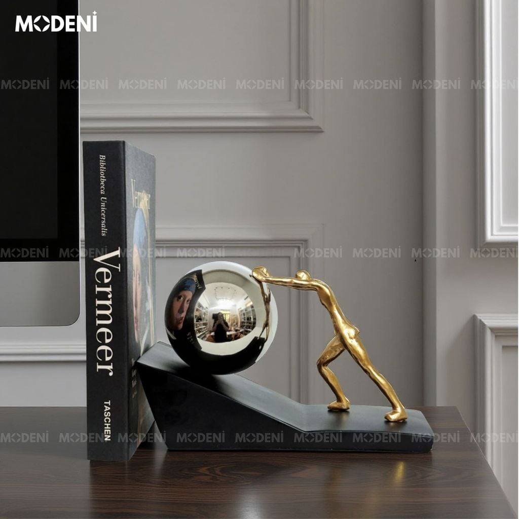 Tượng Trang Trí Strive Hình Người Đẩy Quả Cầu – Biểu Tượng Nỗ Lực – Decor Bàn Làm Việc, Kệ Tủ Hiện Đại