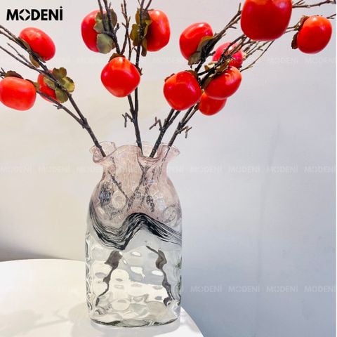 Bình hoa thủy tinh Jason màu loang hồng trắng dùng trang trí bàn phòng khách.