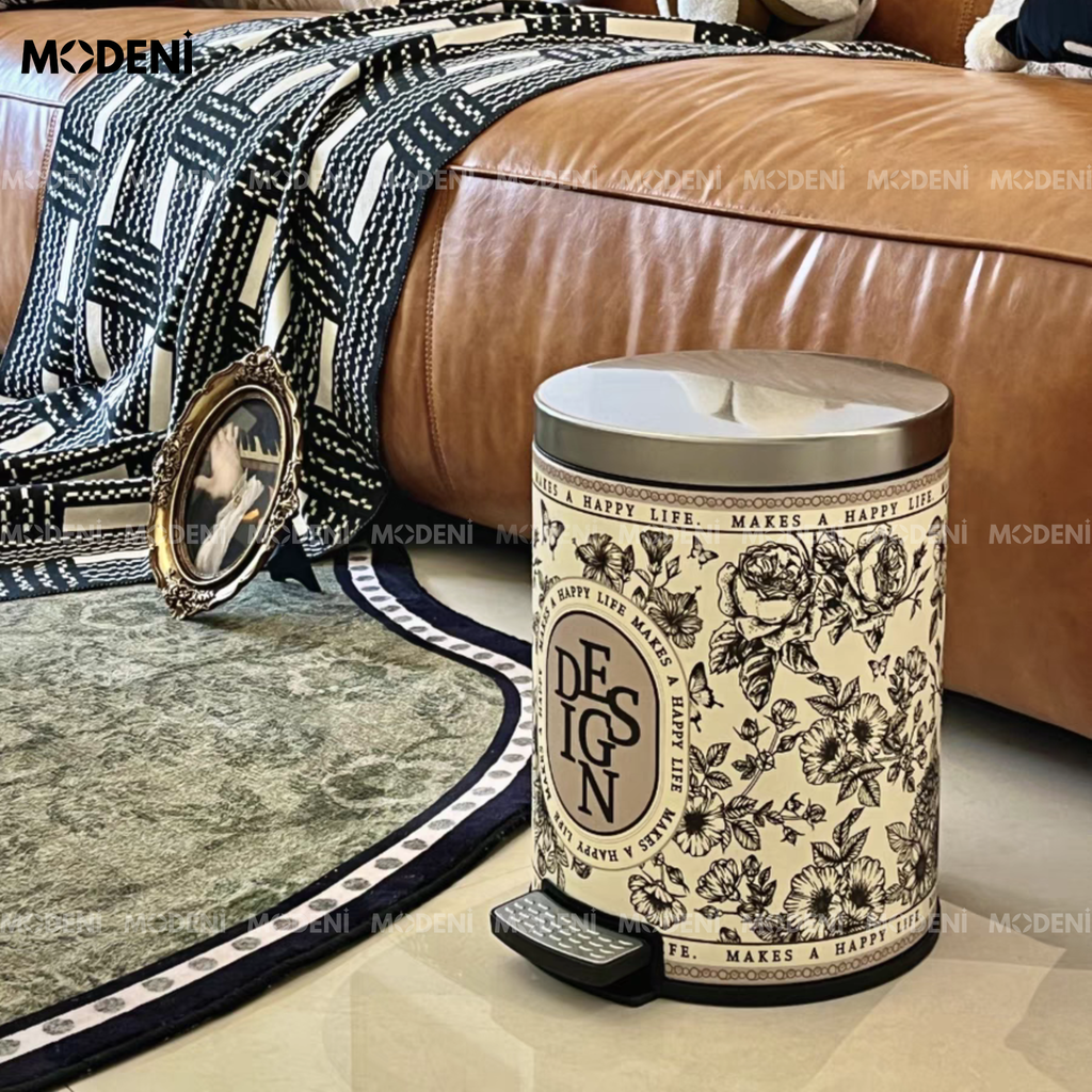 Thùng Rác Có Nắp Denis White – Thùng Rác Decor Retro Sang Trọng – Thiết Kế Nắp Đạp Tiện Lợi – Dung Tích 14L Cho Phòng Khách/Phòng Ngủ