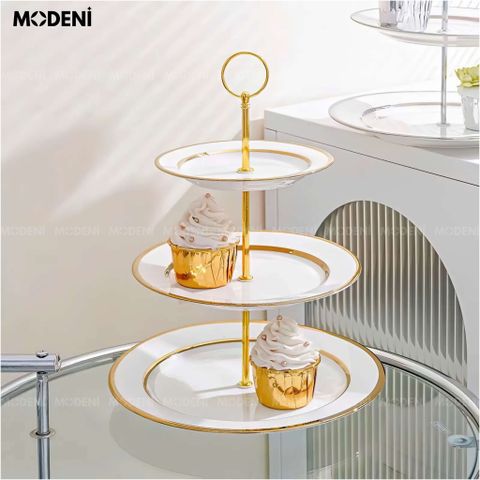 Khay đựng đồ ăn 3 tầng Lasy viền vàng trên bàn tiệc hiện đại