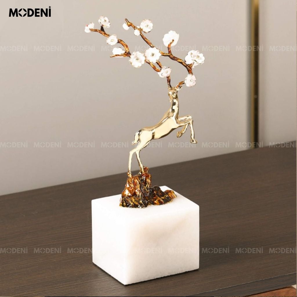 Tượng Trang Trí Nai Hươu Fiona Cao Cấp – Họa Tiết Vàng Nghệ Thuật – Điểm Nhấn Hoa Anh Dào Nở