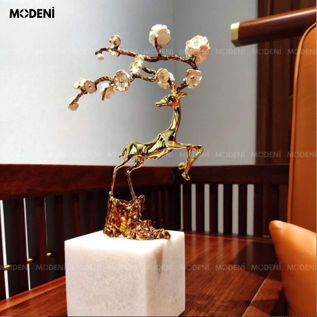 Tượng Trang Trí Nai Hươu Fiona Cao Cấp – Họa Tiết Vàng Nghệ Thuật – Điểm Nhấn Hoa Anh Dào Nở