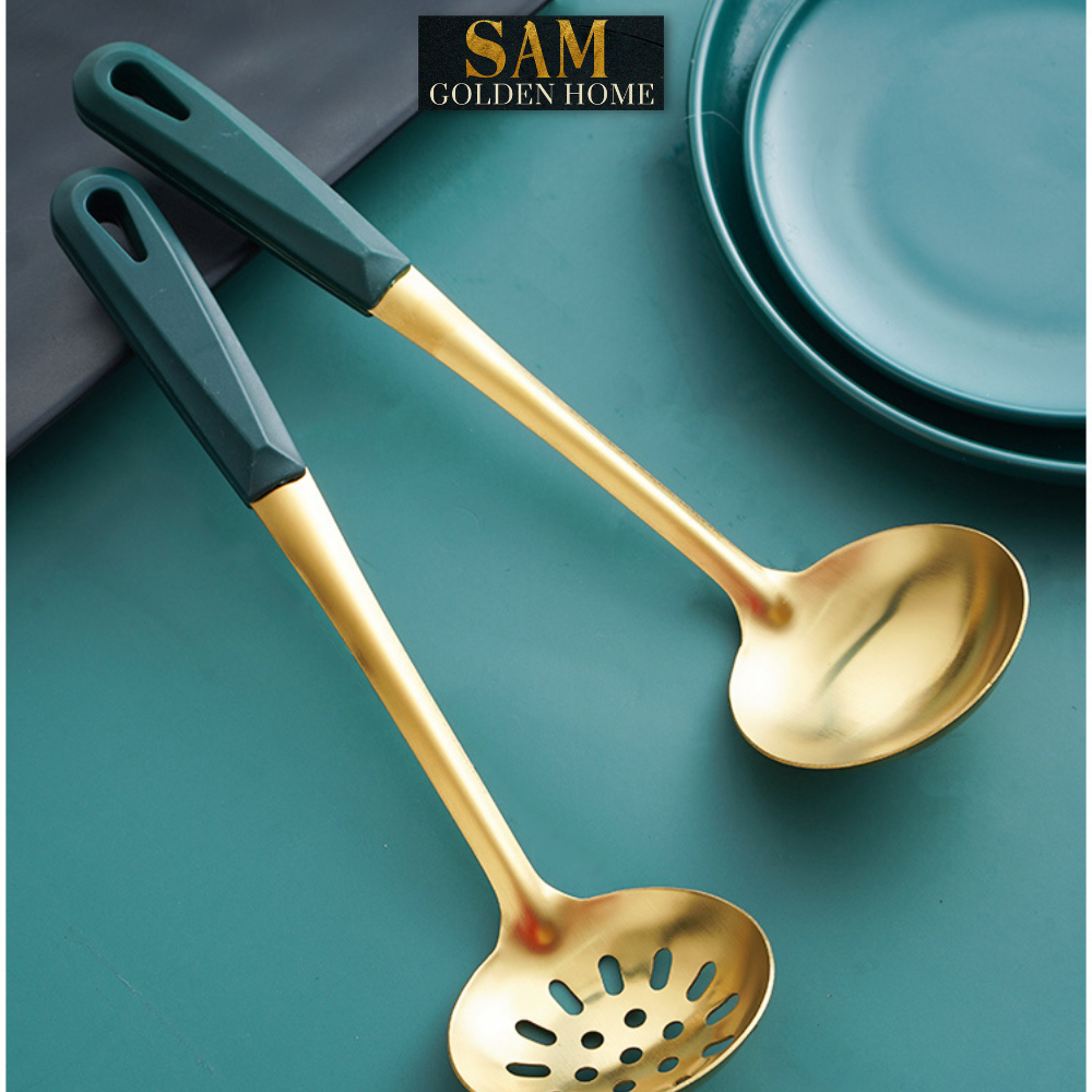 Muôi Vá Có Lỗ Múc Canh Vàng Inox 304 Siêu Bền Cao Cấp Cán Xanh Lá Cổ Vịt Gilded Emerald (2 Mẫu)