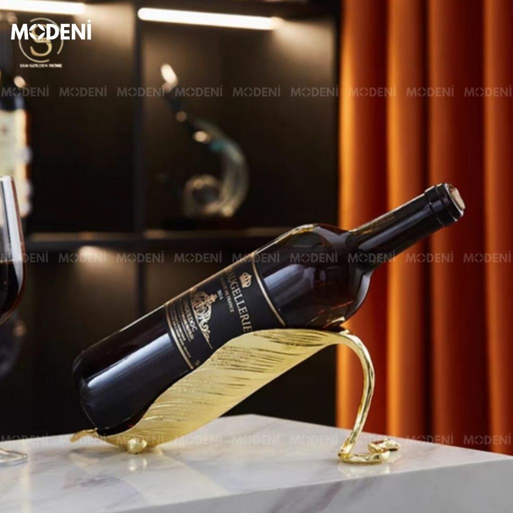 Kệ Rượu Trang Trí Azaria Golden – Thiết Kế Hình Chiếc Lá Mạ Vàng Cao Cấp, Kích Thước 23.5x9x8 cm, Phù Hợp Decor Bàn Tiệc & Kệ Tủ Sang Trọng
