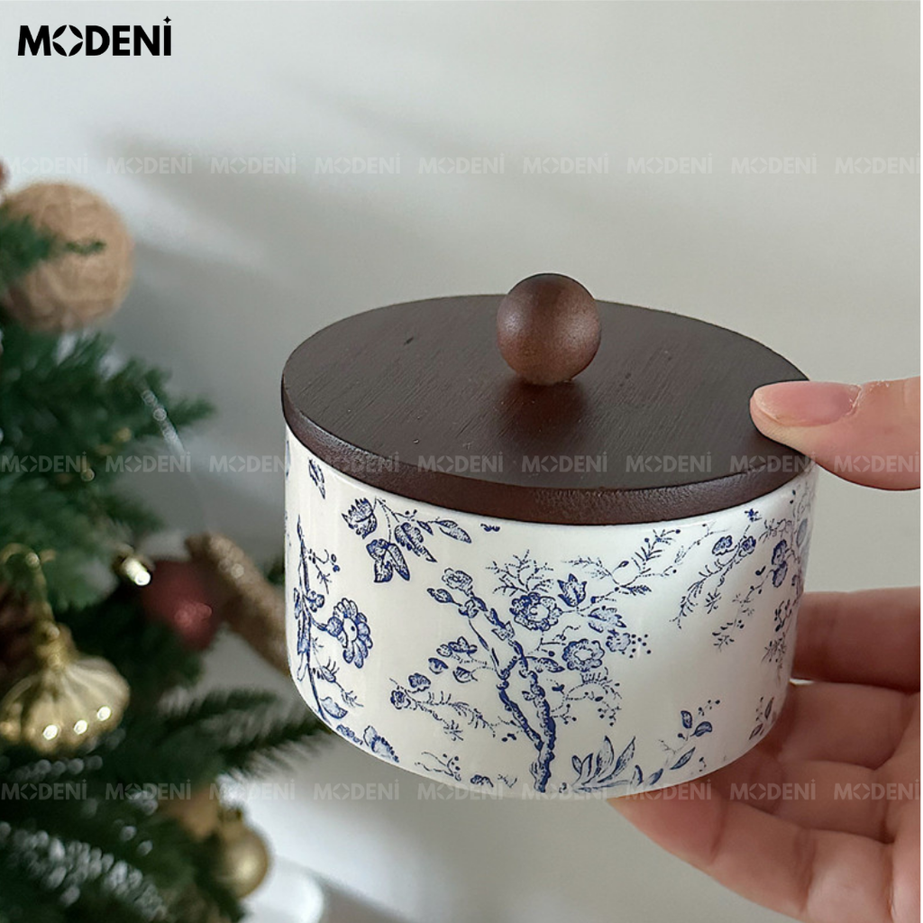 Lọ Đựng Palm Màu Xanh – Hũ Sứ Nắp Gỗ Sang Trọng – Giữ Mùi Kín – Kích Thước Gọn Gàng Phù Hợp Decor hoặc Đựng Trà