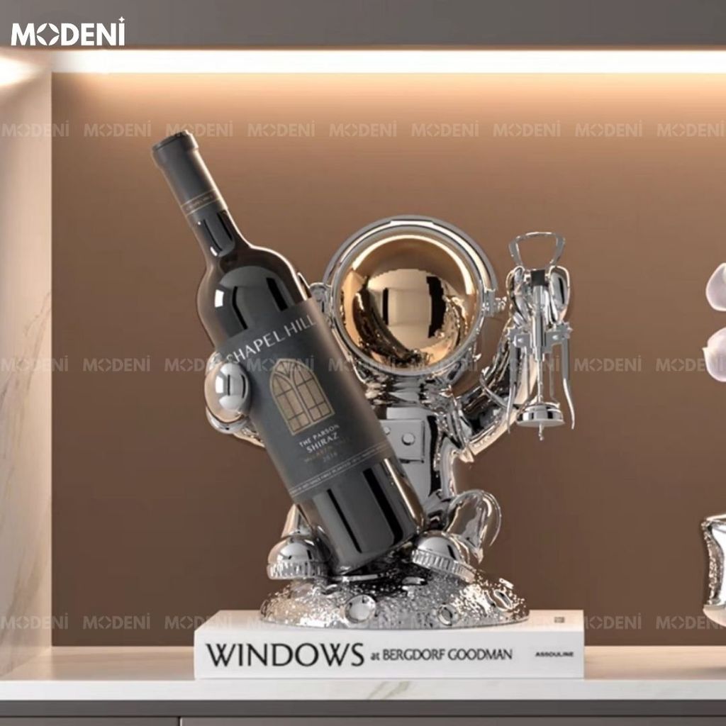 Tượng Phi Hành Gia Kê Rượu Mable – Giá Đỡ Rượu Trang Trí Hiện Đại – Chất Liệu Resin Mạ Kim – Phù Hợp Tủ Rượu, Quầy Bar, Decor Sang Trọng