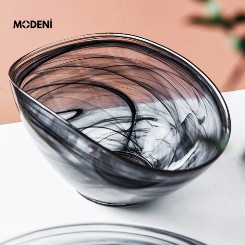 Tô trái cây Davina thủy tinh loang đen xám đặt trên bàn ăn hiện đại