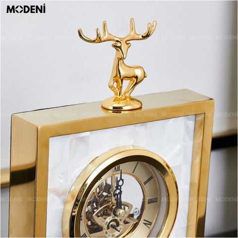 Thiết kế đồng hồ vuông Goldie – món quà decor tinh tế cho người yêu thẩm mỹ.