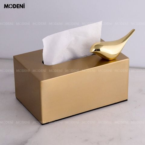Hộp khăn giấy Coco kim loại mạ vàng nhám cao cấp đặt trên bàn phòng khách sang trọng.