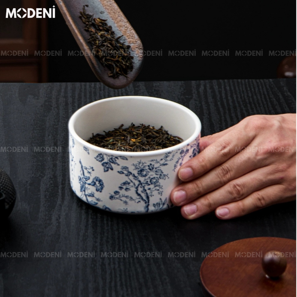 Lọ Đựng Palm Màu Xanh – Hũ Sứ Nắp Gỗ Sang Trọng – Giữ Mùi Kín – Kích Thước Gọn Gàng Phù Hợp Decor hoặc Đựng Trà