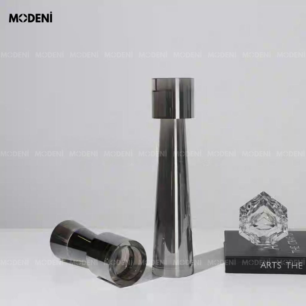 Yuna – Set 3 Chân Nến Trang Trí Pha Lê Màu Khói – Thiết Kế Trụ Hiện Đại Nghệ Thuật – Decor Bàn Tiệc, Kệ Tủ, Biệt Thự Sang Trọng