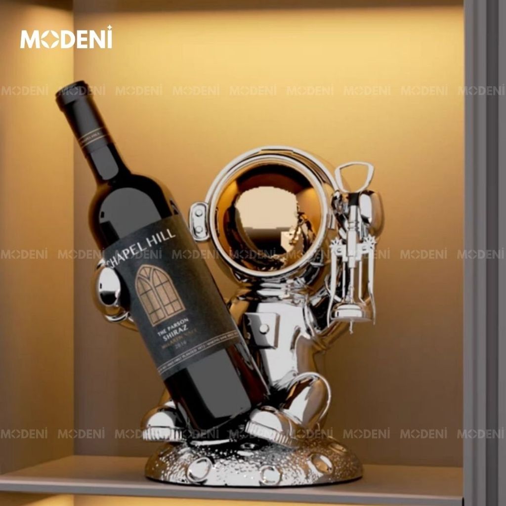 Tượng Phi Hành Gia Kê Rượu Mable – Giá Đỡ Rượu Trang Trí Hiện Đại – Chất Liệu Resin Mạ Kim – Phù Hợp Tủ Rượu, Quầy Bar, Decor Sang Trọng