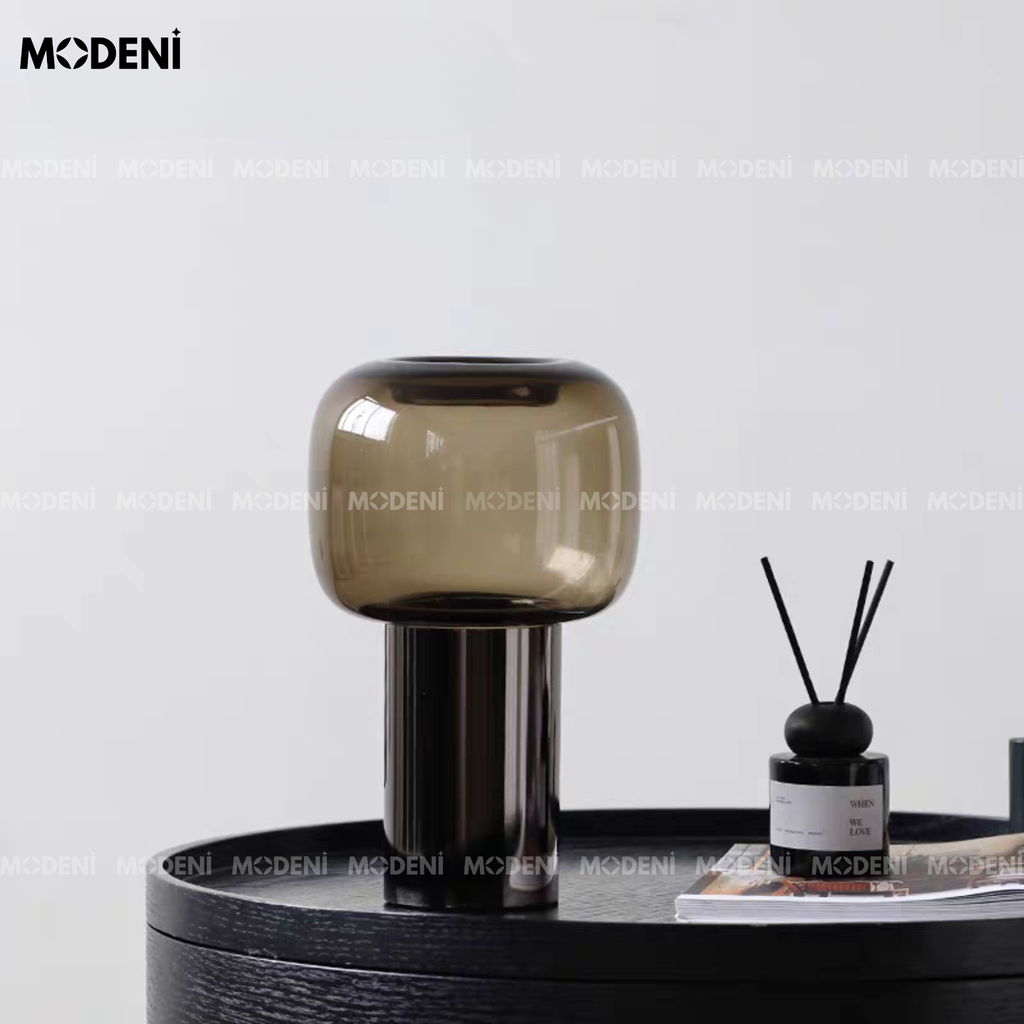 Bình Hoa Thủy Tinh Mocha – Bình Hoa Decor Hiện Đại Sang Trọng – Thủy Tinh Nâu Khói Chân Đế Kim Loại – 23/29cm Dùng Cho Kệ Tủ, Bàn Làm Việc