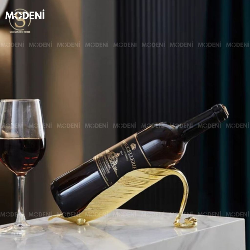 Kệ Rượu Trang Trí Azaria Golden – Thiết Kế Hình Chiếc Lá Mạ Vàng Cao Cấp, Kích Thước 23.5x9x8 cm, Phù Hợp Decor Bàn Tiệc & Kệ Tủ Sang Trọng
