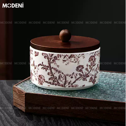 Lọ đựng Palm màu đỏ họa tiết vintage đặt trên khay gỗ sang trọng