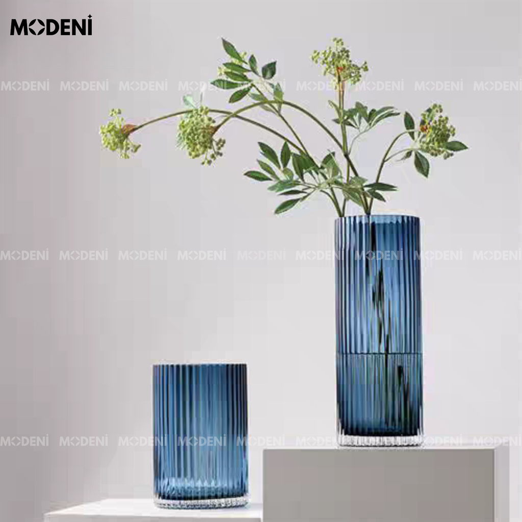 Bình Hoa Thủy Tinh Azure – Lọ Cắm Hoa Decor Sang Trọng Màu Xanh Dương – Dáng Trụ Sọc Dọc Cao 20/31cm, Phù Hợp Kệ Tủ & Bàn Console