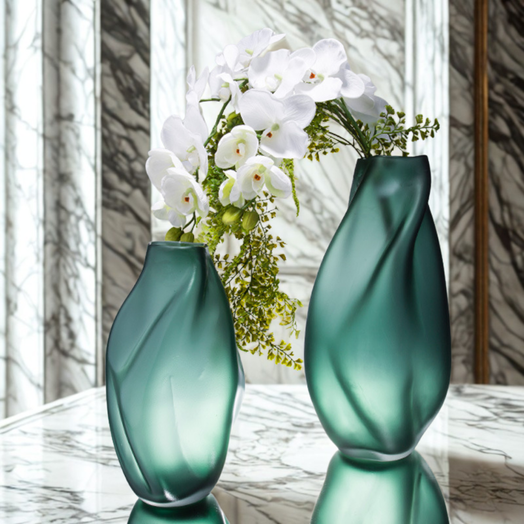 Bình Hoa Mirage Green Thủy Tinh Nghệ Thuật Cao Cấp – Dáng Lượn Hiện Đại, Decor Phòng Khách Biệt Thự