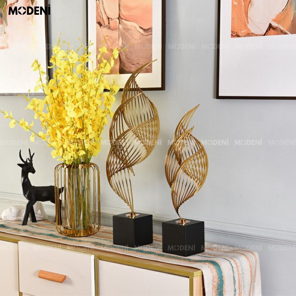 Tượng Trang Trí Nghệ Thuật Lorian Lớn – Decor Hiện Đại Cao Cấp – Kim Loại Mạ Vàng & Đế Đá Cẩm Thạch