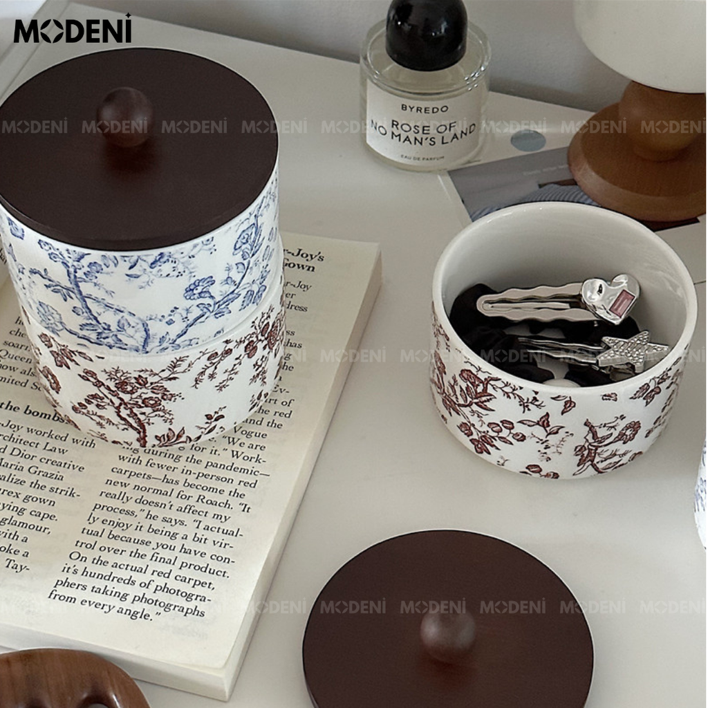 Lọ Đựng Palm Màu Xanh – Hũ Sứ Nắp Gỗ Sang Trọng – Giữ Mùi Kín – Kích Thước Gọn Gàng Phù Hợp Decor hoặc Đựng Trà