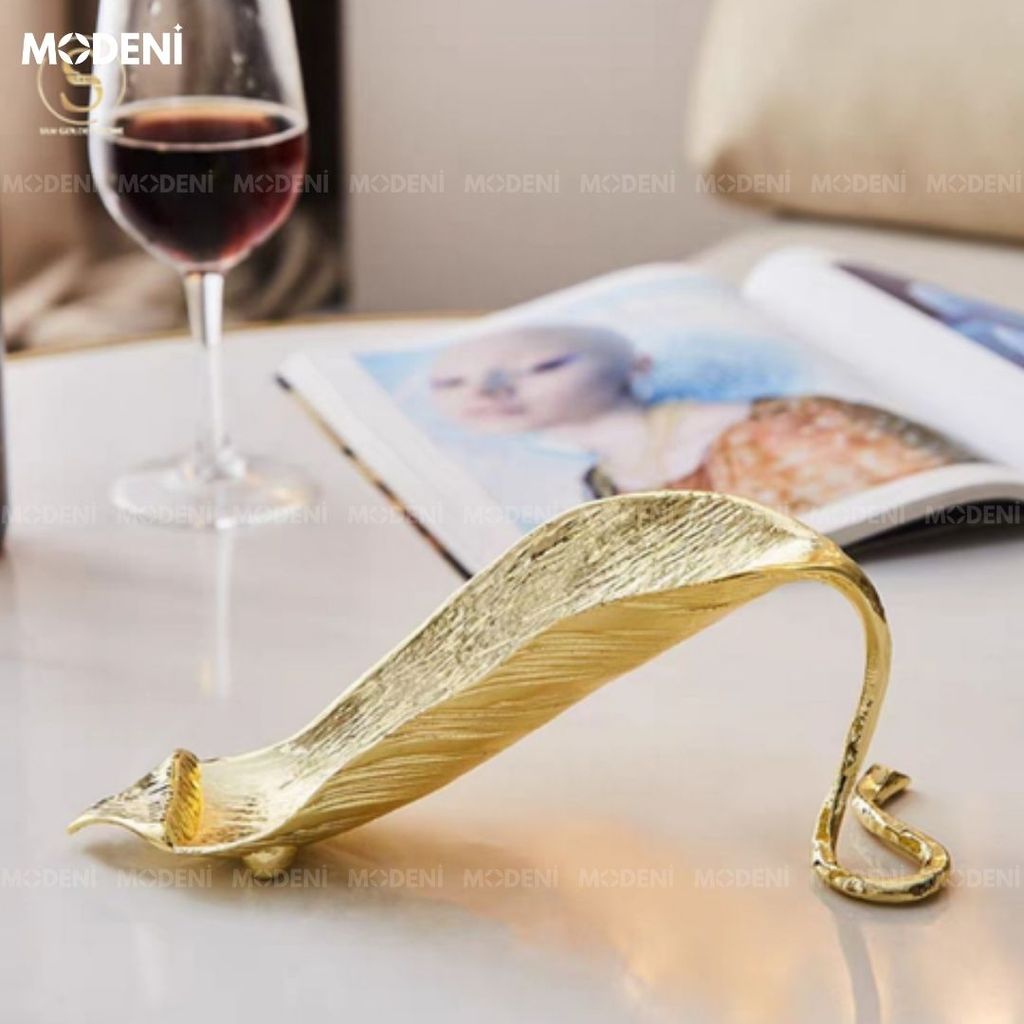 Kệ Rượu Trang Trí Azaria Golden – Thiết Kế Hình Chiếc Lá Mạ Vàng Cao Cấp, Kích Thước 23.5x9x8 cm, Phù Hợp Decor Bàn Tiệc & Kệ Tủ Sang Trọng