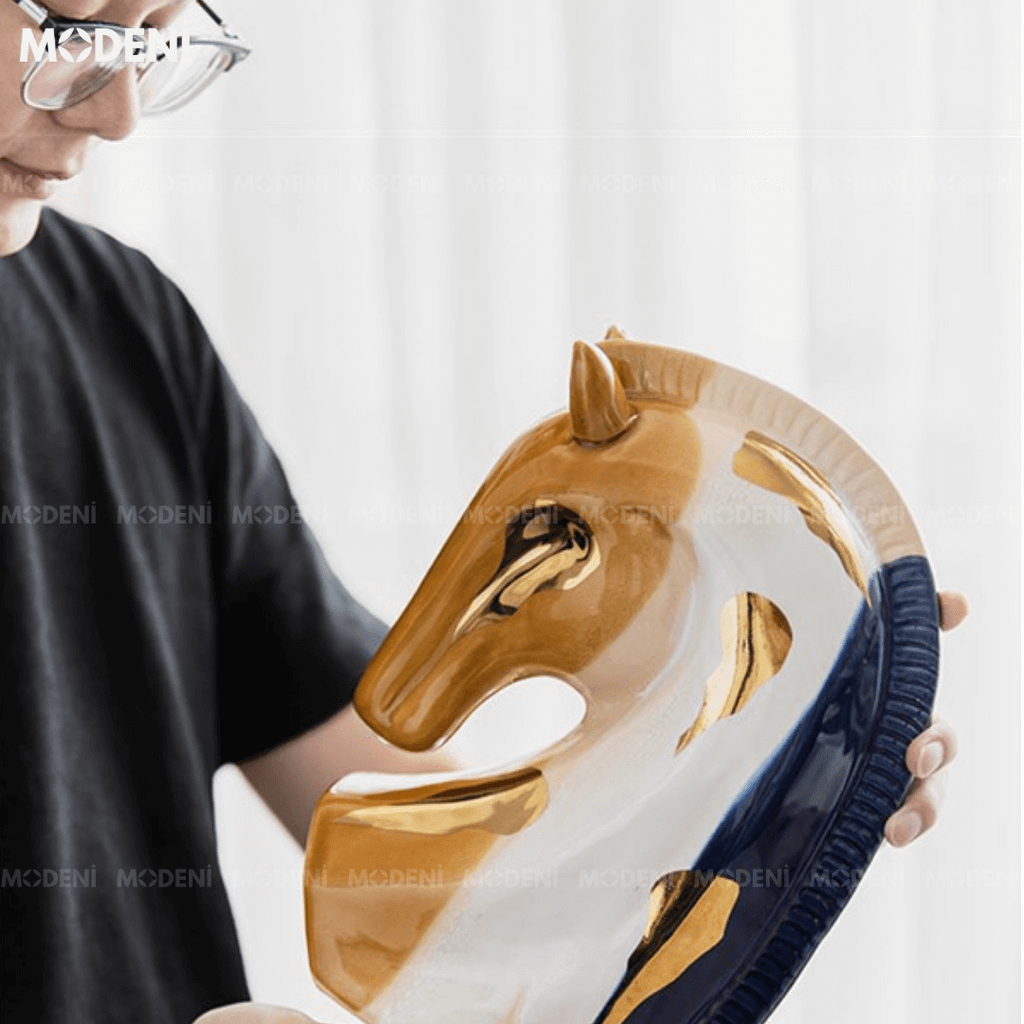Tượng Ngựa Trang Trí Cloris – Decor Gốm Men Bóng Nghệ Thuật Hiện Đại – Phù Hợp Kệ Tủ, Bàn Console, Không Gian Làm Việc
