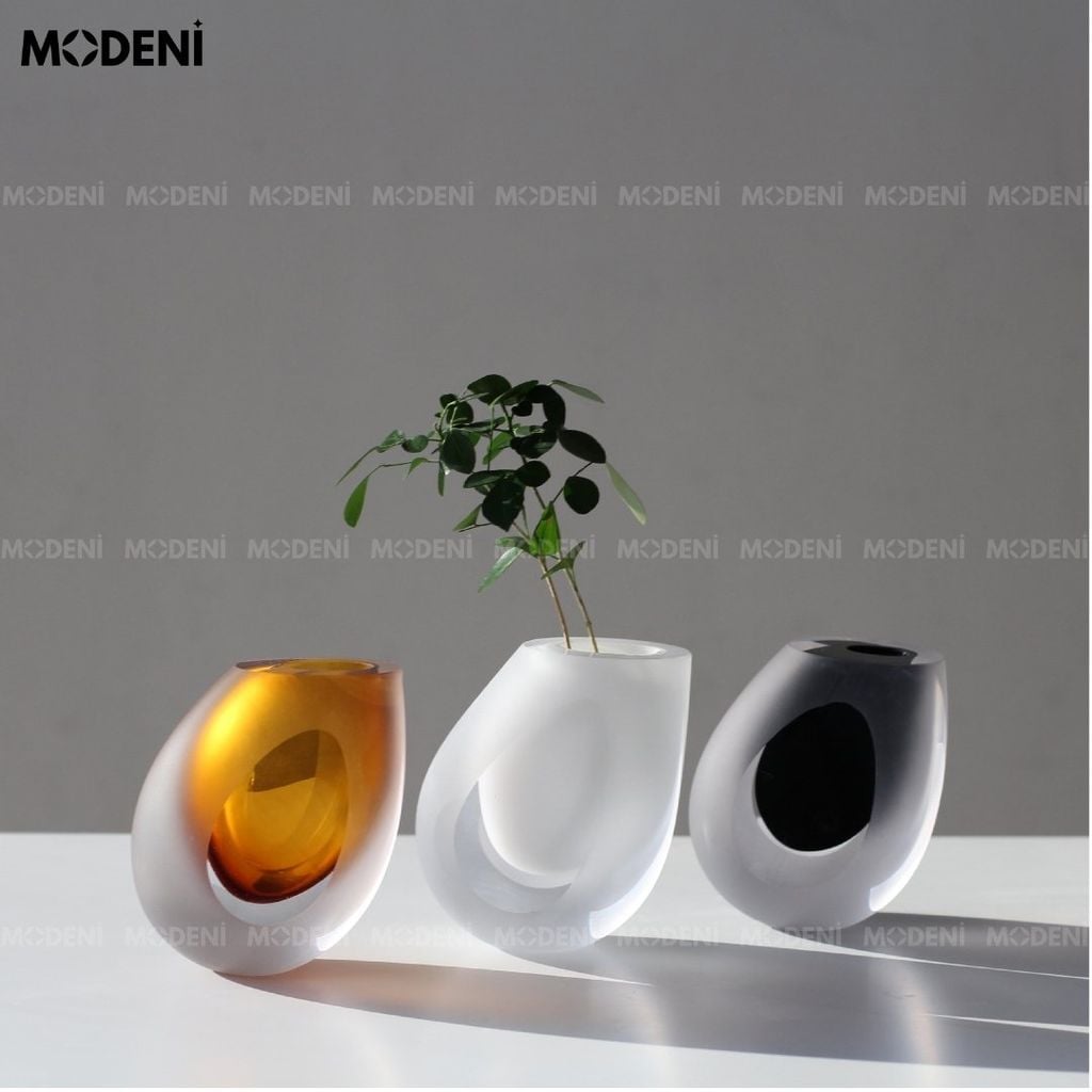 Bình Hoa Thủy Tinh Cao Cấp Emma – Viền Nhám Hổ Phách Nghệ Thuật – Tạo Điểm Nhấn Cho Không Gian Hiện Đại
