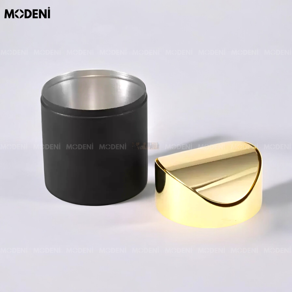 Thùng Rác Mini Để Bàn Faye – Thùng rác mini sang trọng – Nắp lật mạ vàng tiện dụng – Kích thước nhỏ gọn 16.8 x 12 cm phù hợp góc bàn hiện đại