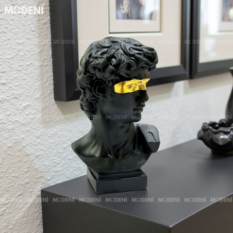 Tượng trang trí hình người phối chi tiết vàng ánh kim