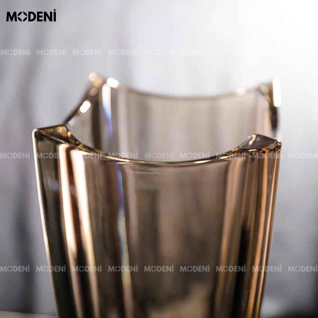 Bình Hoa Pha Lê Elara – Bình Hoa Trang Trí Sang Trọng – Dáng Trụ Vuông Cong Miệng – Cao 36cm, Phù Hợp Bàn Tiệc/Phòng Khách Hiện Đại