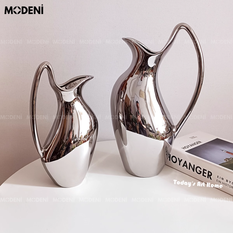 Bình hoa sứ Moonlit màu bạc đặt bàn sang trọng